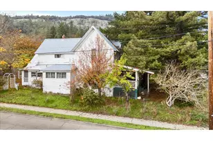 606 NW Nichol Ave, Myrtle Creek, OR 97457 - Photo 2