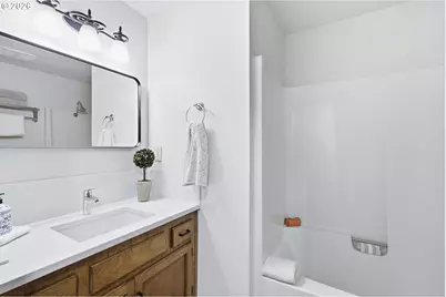 10805 SW Summer Lake Dr, Portland, OR 97223 - Photo 14