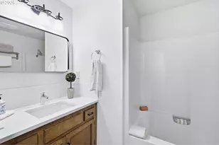 10805 SW Summer Lake Dr, Portland, OR 97223 - Photo 14