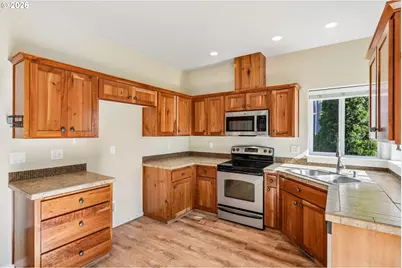 648 S Donna Dr, Newberg, OR 97132 - Photo 12