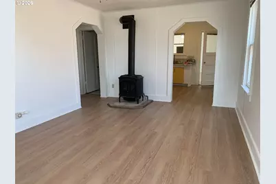 218 S 19th St, Springfield, OR 97477 - Photo 6