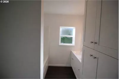 186 SW Rainbow Ave, Dallas, OR 97338 - Photo 8