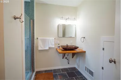 28788 Gimpl Hill Rd, Eugene, OR 97402 - Photo 14