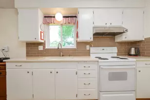 1392 SW Myrtle St, Dundee, OR 97115 - Photo 10