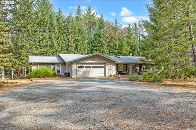 3217 Riverbanks Rd, Grants Pass, OR 97527 - Photo 1