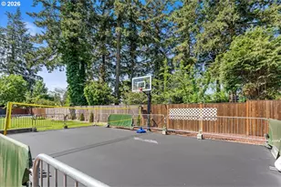 10910 SE Pardee St, Portland, OR 97266 - Photo 2