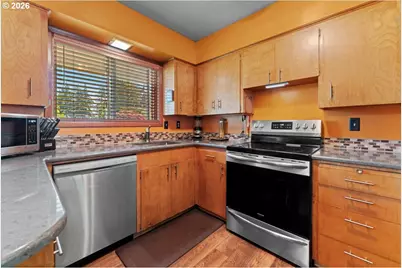 10910 SE Pardee St, Portland, OR 97266 - Photo 8