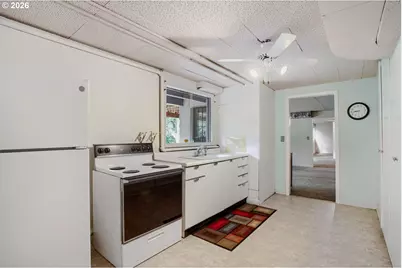 8015 SW Fairway Dr, Portland, OR 97225 - Photo 24