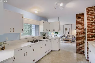 8015 SW Fairway Dr, Portland, OR 97225 - Photo 10