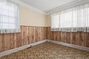 805 E 12th St, The Dalles, OR 97058 - Photo 22