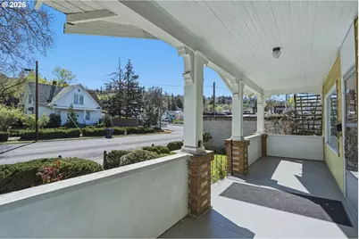 805 E 12th St, The Dalles, OR 97058 - Photo 4