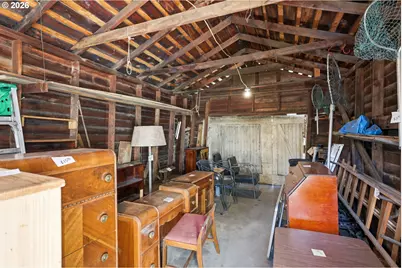 805 E 12th St, The Dalles, OR 97058 - Photo 32