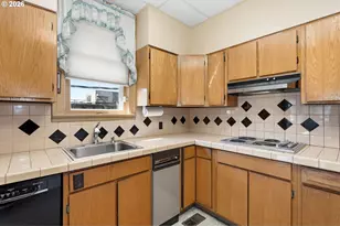 805 E 12th St, The Dalles, OR 97058 - Photo 16