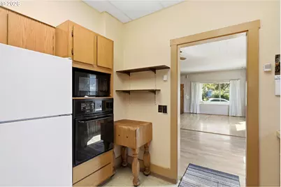 805 E 12th St, The Dalles, OR 97058 - Photo 18