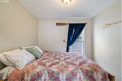 210 Cypress Ave, Garibaldi, OR 97118 - Photo 14