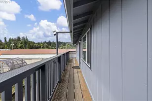 1063 S 4th St, Coos Bay, OR 97420 - Photo 6