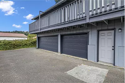 1063 S 4th St, Coos Bay, OR 97420 - Photo 4