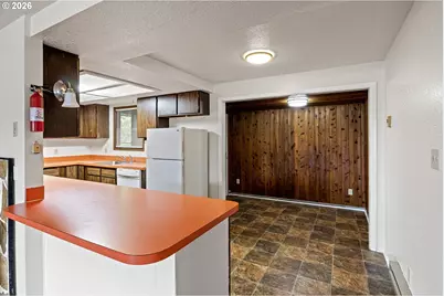 1063 S 4th St, Coos Bay, OR 97420 - Photo 8