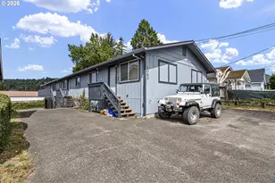 1063 S 4th St, Coos Bay, OR 97420 - Photo 2