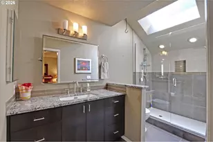 1933 SW Broadleaf Dr, Portland, OR 97219 - Photo 24