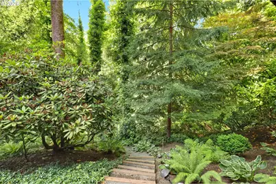 1933 SW Broadleaf Dr, Portland, OR 97219 - Photo 30