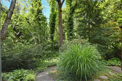 1933 SW Broadleaf Dr, Portland, OR 97219 - Photo 32