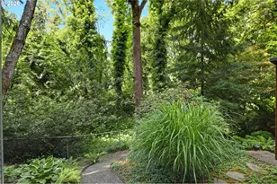 1933 SW Broadleaf Dr, Portland, OR 97219 - Photo 32
