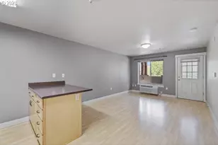 9817 NE Irving St, Portland, OR 97220 - Photo 8