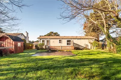 887 Jackson Ave, Bandon, OR 97411 - Photo 4
