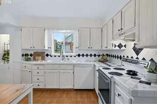 381 N Main St, Dufur, OR 97021 - Photo 14