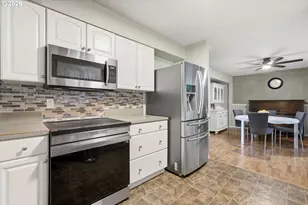 609 E Sunset Ct, Newberg, OR 97132 - Photo 14
