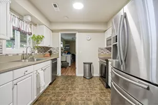 609 E Sunset Ct, Newberg, OR 97132 - Photo 12