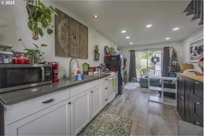 1111 SW 13th St, Lincoln City, OR 97367 - Photo 2