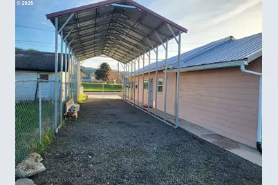 811 Laurel Ave, Reedsport, OR 97467 - Photo 28