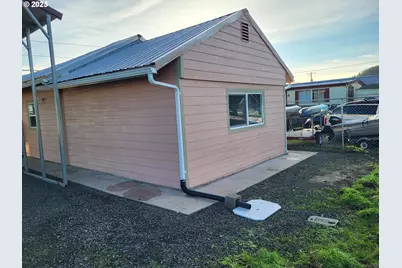 811 Laurel Ave, Reedsport, OR 97467 - Photo 30