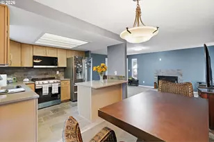 10618 SW 49th Ave, Portland, OR 97219 - Photo 8
