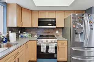 10618 SW 49th Ave, Portland, OR 97219 - Photo 10