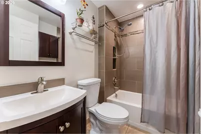 1893 NE 12th Ave, Hillsboro, OR 97124 - Photo 18