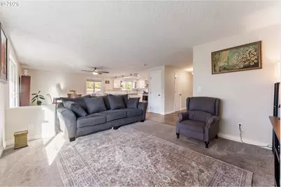 1893 NE 12th Ave, Hillsboro, OR 97124 - Photo 8