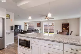 1893 NE 12th Ave, Hillsboro, OR 97124 - Photo 14