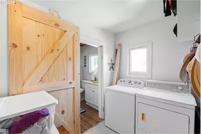 875 Division St NE, Bandon, OR 97411 - Photo 16