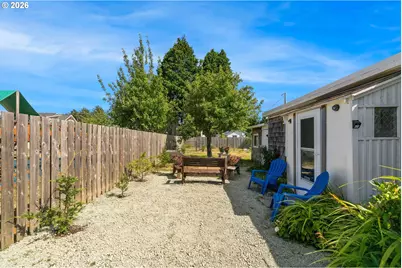 875 Division St NE, Bandon, OR 97411 - Photo 6