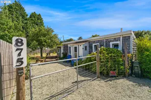 875 Division St NE, Bandon, OR 97411 - Photo 2