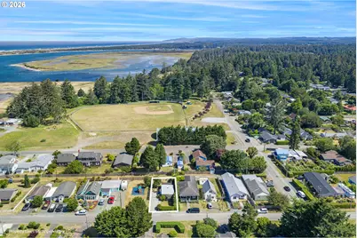 875 Division St NE, Bandon, OR 97411 - Photo 18