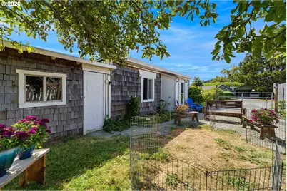 875 Division St NE, Bandon, OR 97411 - Photo 20