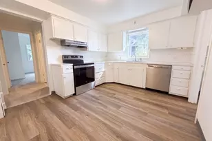 11500 SE Hawthorne St, Portland, OR 97216 - Photo 2