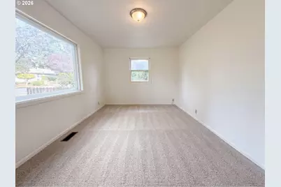 11500 SE Hawthorne St, Portland, OR 97216 - Photo 14