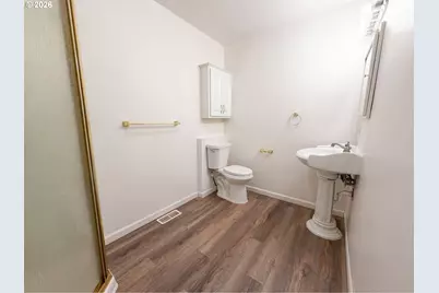 11500 SE Hawthorne St, Portland, OR 97216 - Photo 12