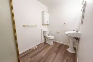 11500 SE Hawthorne St, Portland, OR 97216 - Photo 12