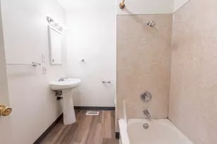 11500 SE Hawthorne St, Portland, OR 97216 - Photo 4